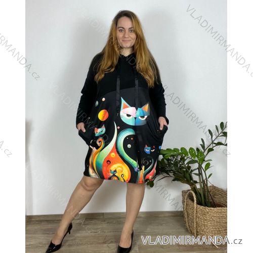 Šaty mikinové s kapucí obrázkové dlouhý rukáv dámské nadrozměr (54/56/58 ONE SIZE) ITALSKÁ MÓDA IM424793-6/DR 56/58 Černá