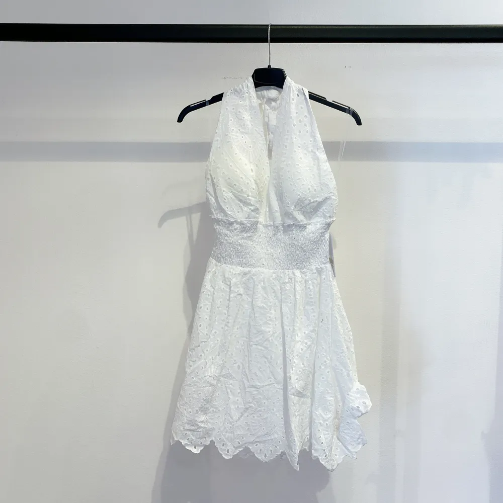 Šaty krátké letní krajkové bez rukávu dámské (S/M/L ONE SIZE) ITALSKÁ MÓDA IMPMD253597M