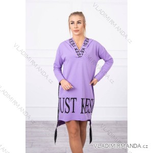 Kleid mit violettem Aufdruck und Kapuze