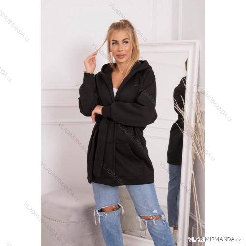 A warm cape, tied at the waist, black