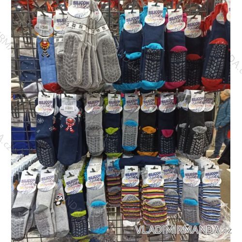 Ponožky vianočné teplé s protišmykom dojčenskej detskej dorast (12-22cm) POLSKÁ MODA DPP22202